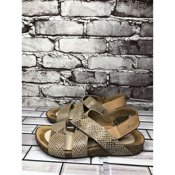 Clarks Taupe Leather Snake Skin Ankle Strap Casual Sandals Women Sz 7M US/37.5EU - Picture 1 of 16